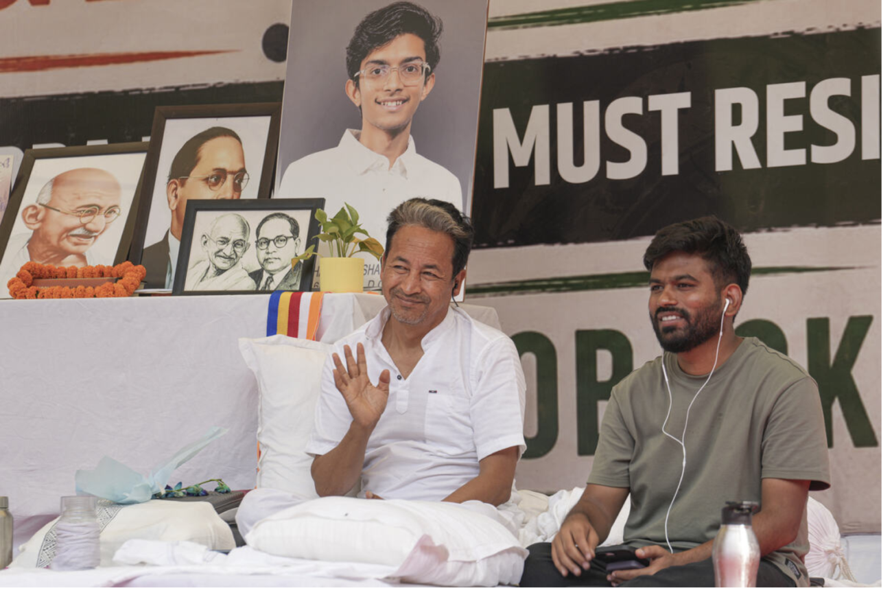 cjp-protest-day-13-wangchuk-sugar-dipke-chai-pe-charcha